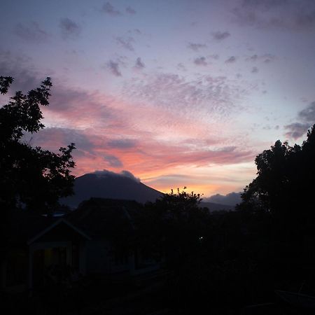 Tange Guest House Ruteng Exterior foto