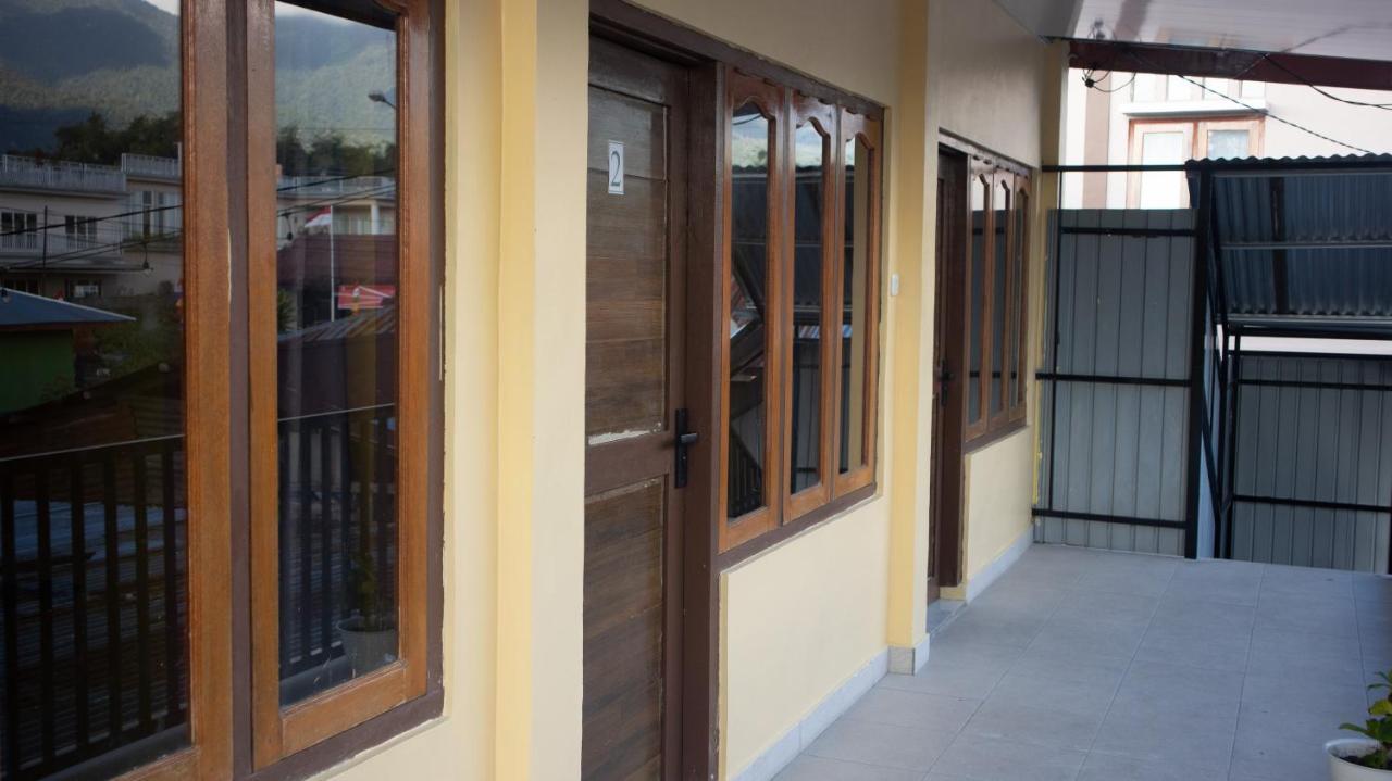 Tange Guest House Ruteng Exterior foto