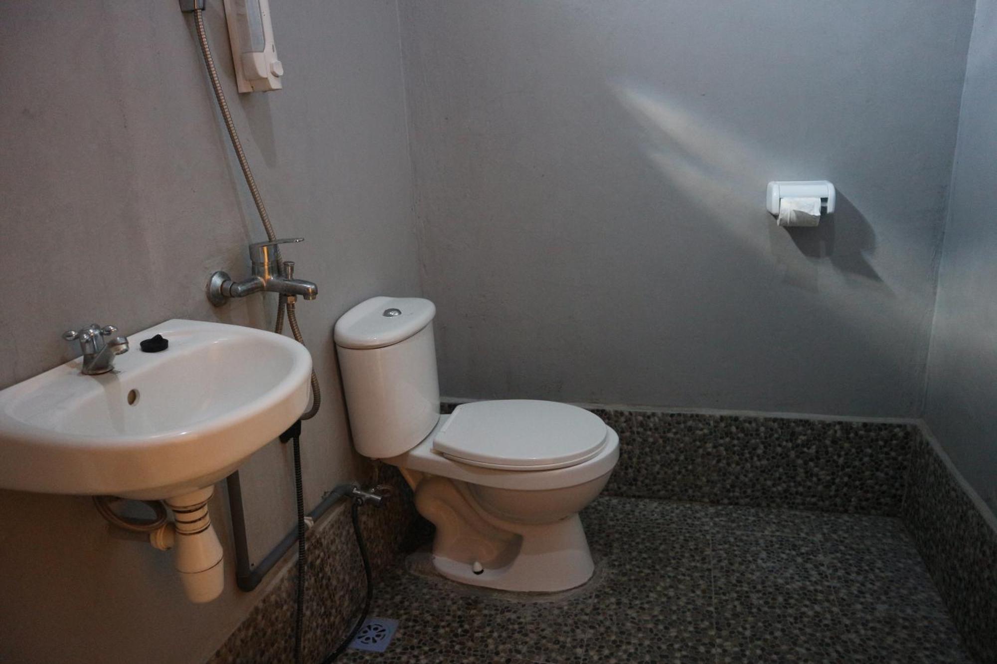 Tange Guest House Ruteng Exterior foto
